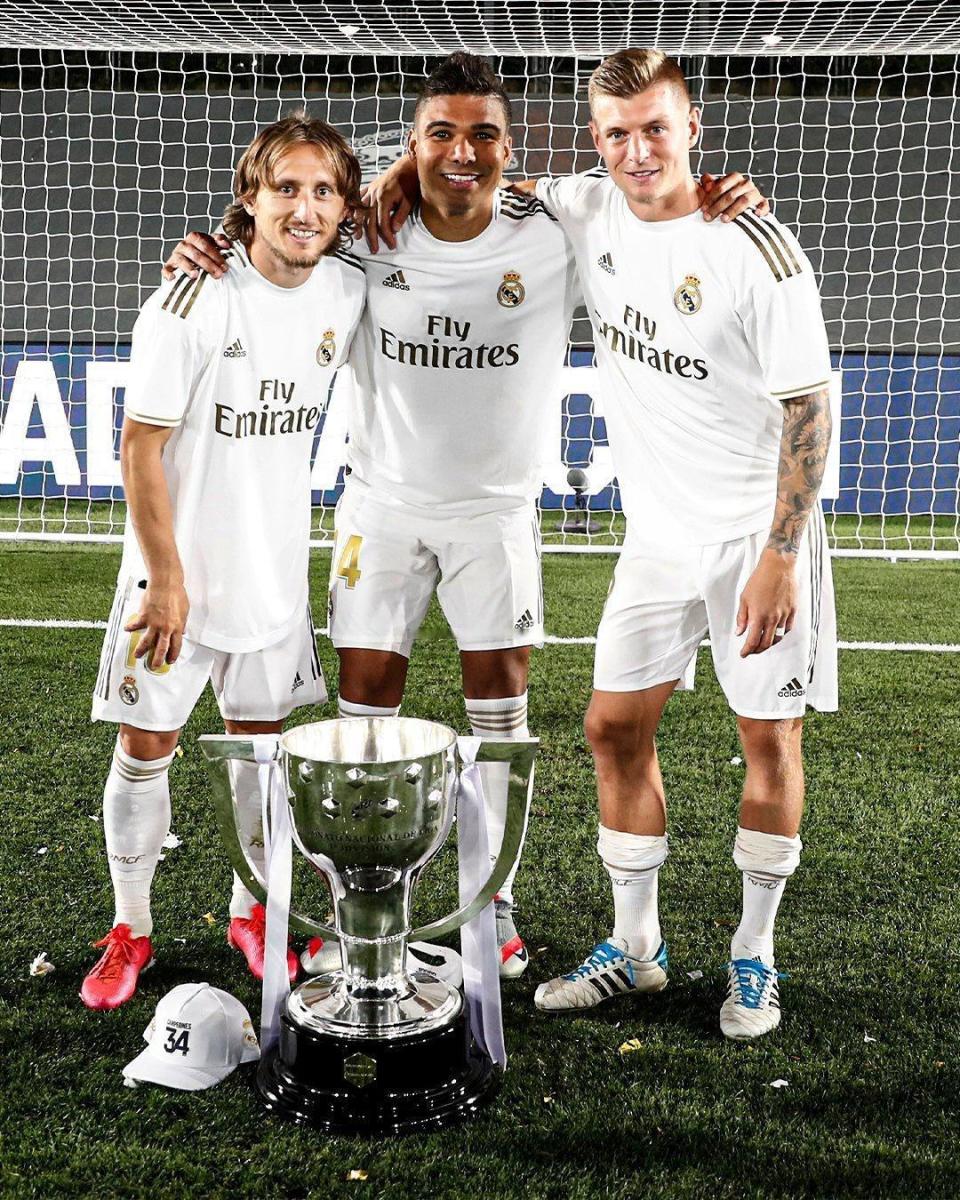 那不勒斯险胜拜仁，莫德里奇乌龙送礼意甲